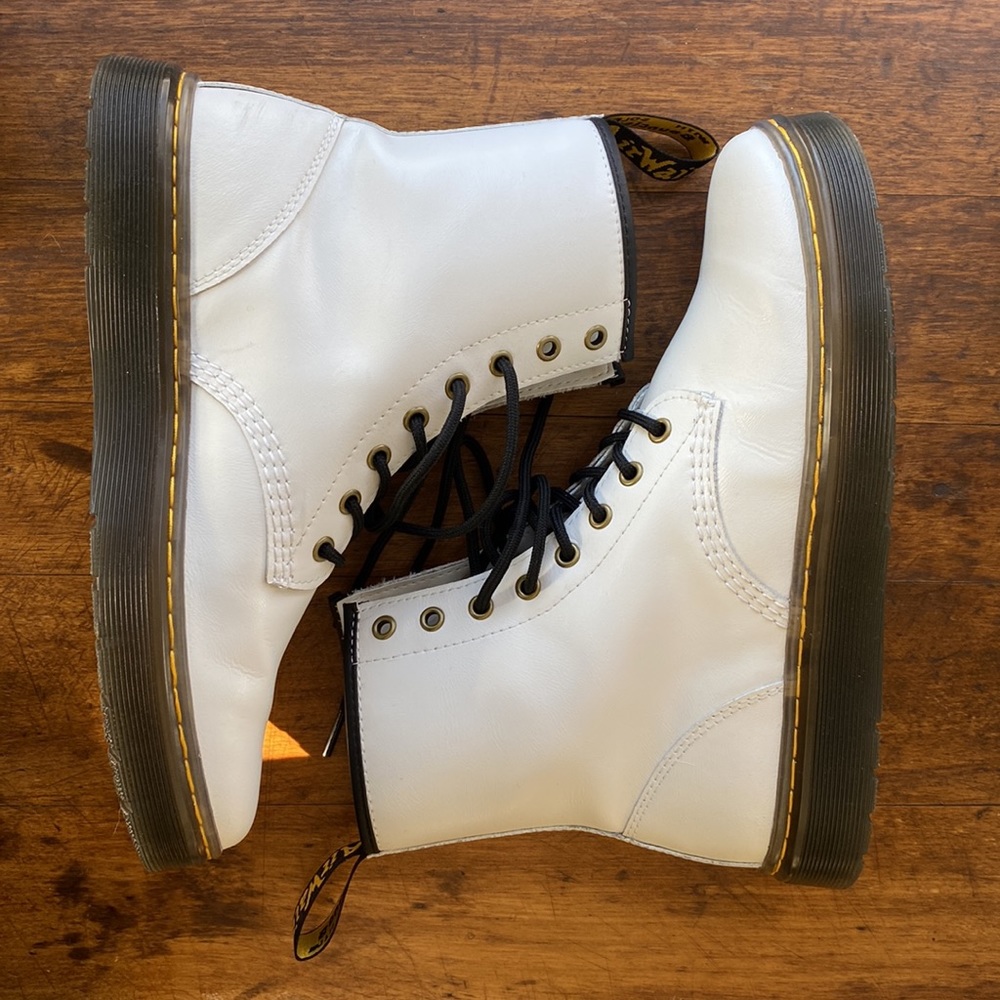 SOLD on IG- Doc Martens white Zavala 8-eye boot